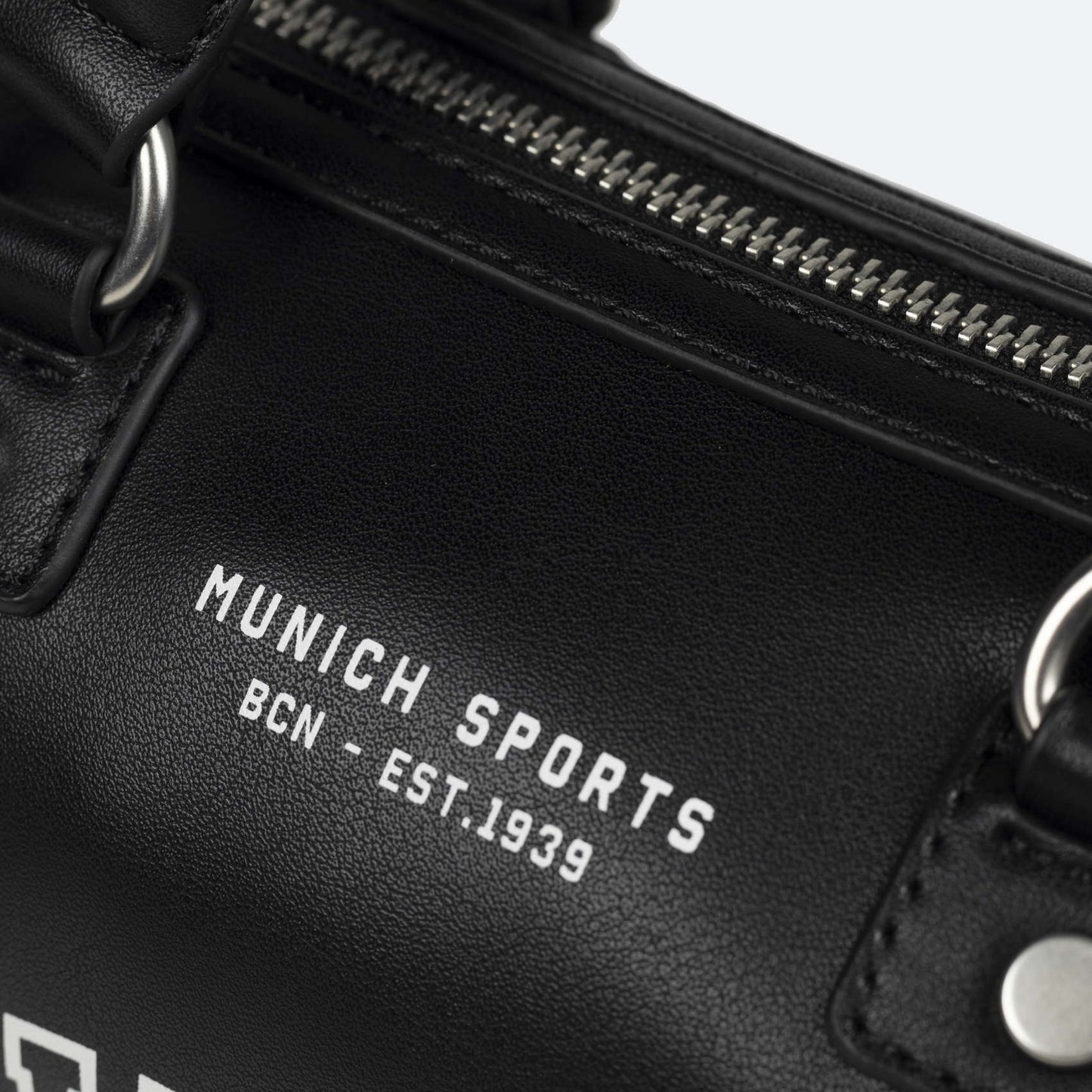 Munich 7113300 Court Crossbody Barrel Black