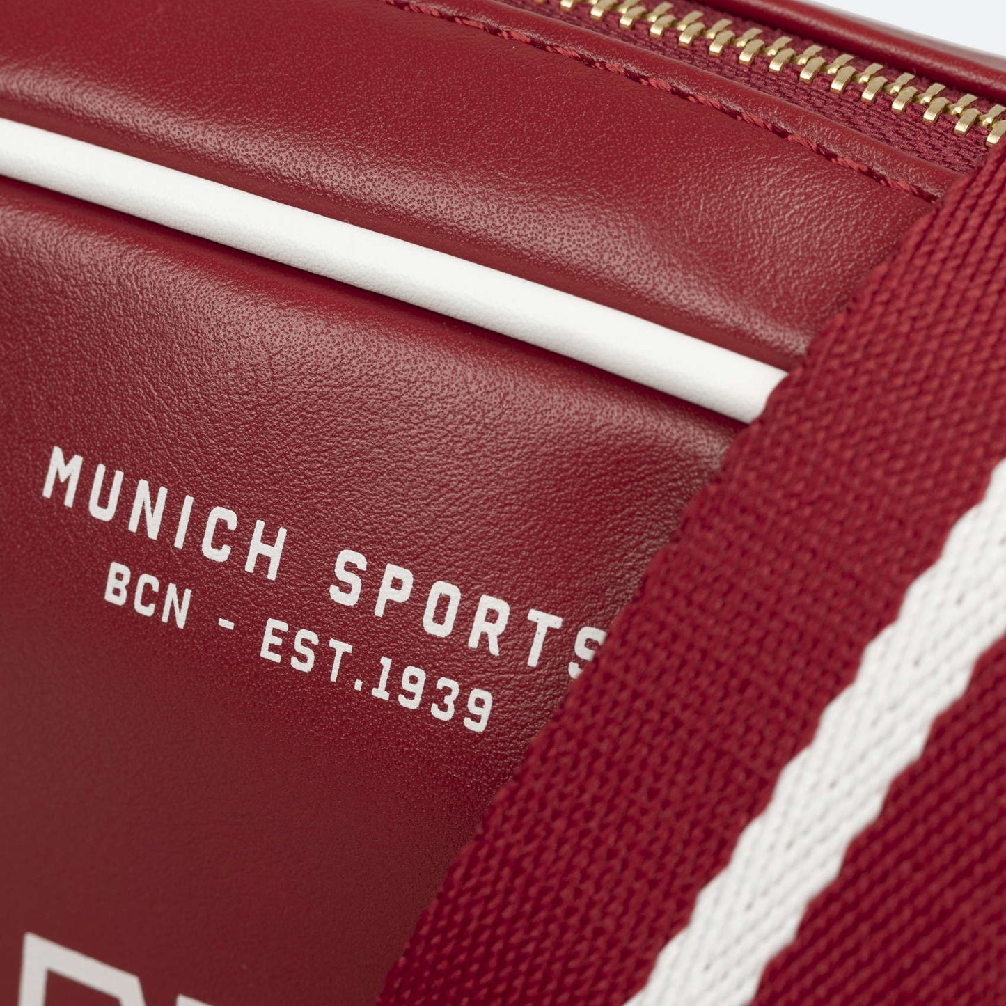 Munich 7113306 Court Crossbody Camera Red