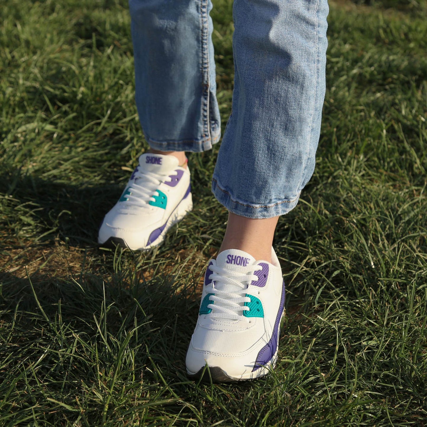 Shone 005-001_LACES white